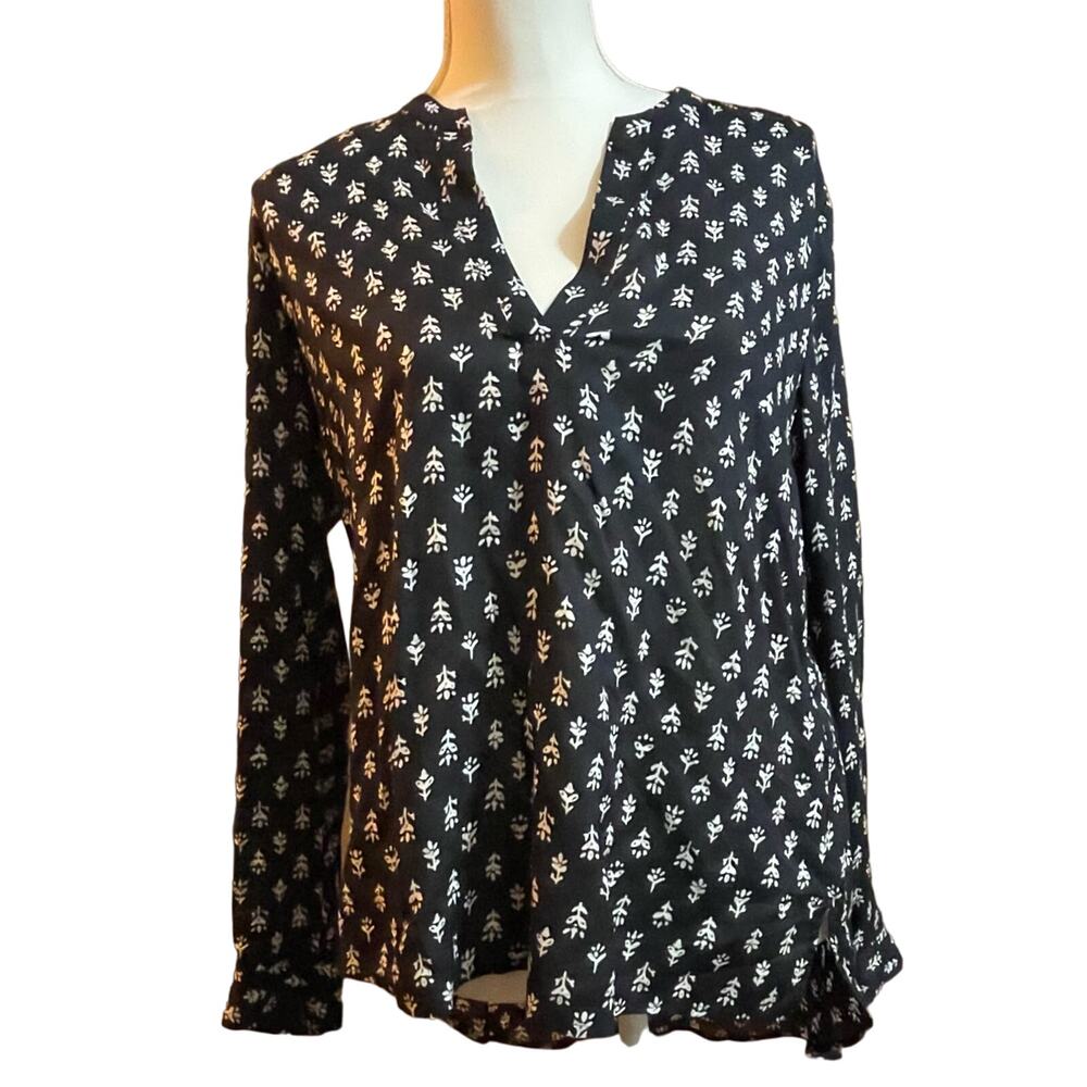 French Connection size 4 Blue and Cream V neck Pullover with Flowers